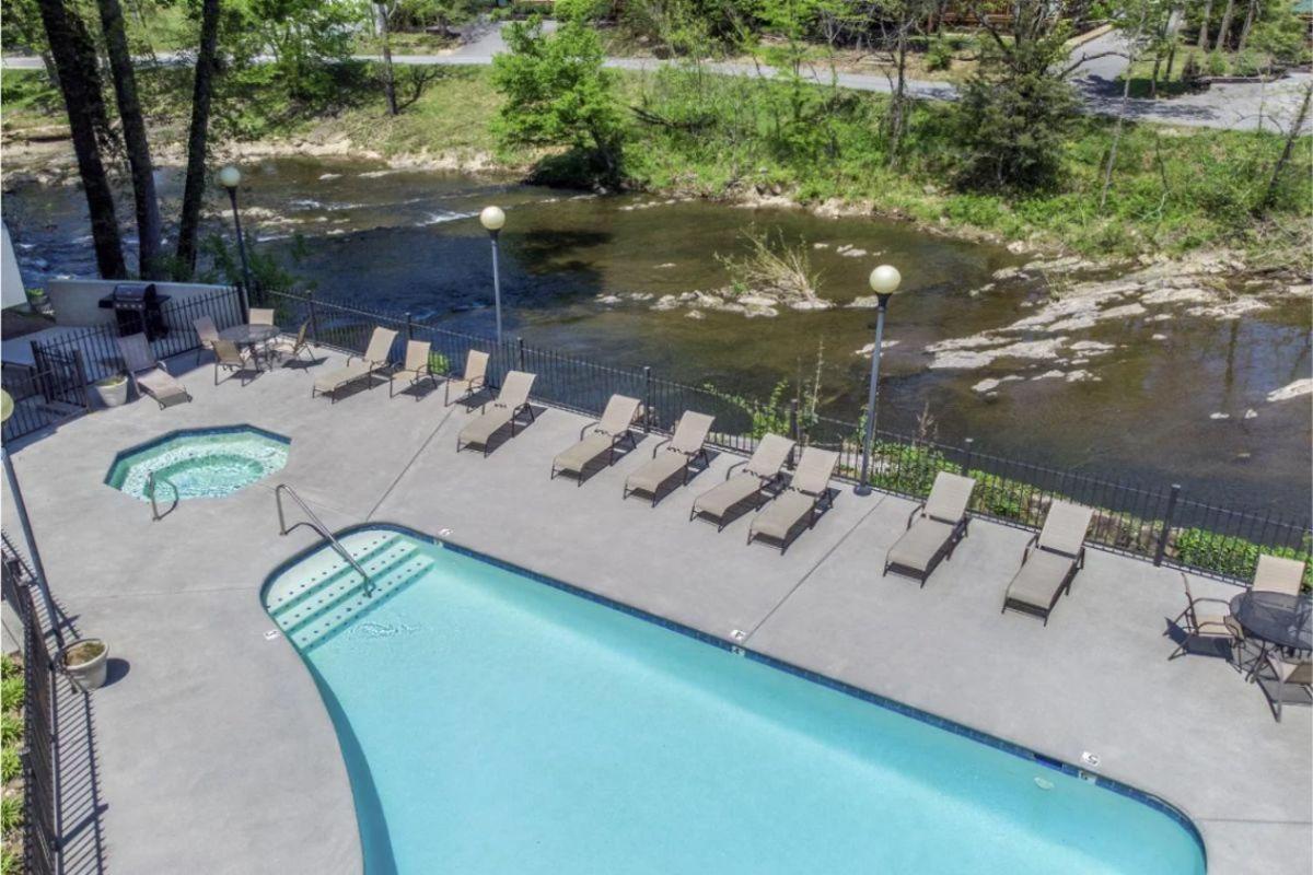 Cl 204 River Mist Pigeon Forge Exterior photo